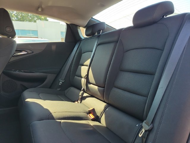 Used 2017 Chevrolet Malibu LT FWD image 10