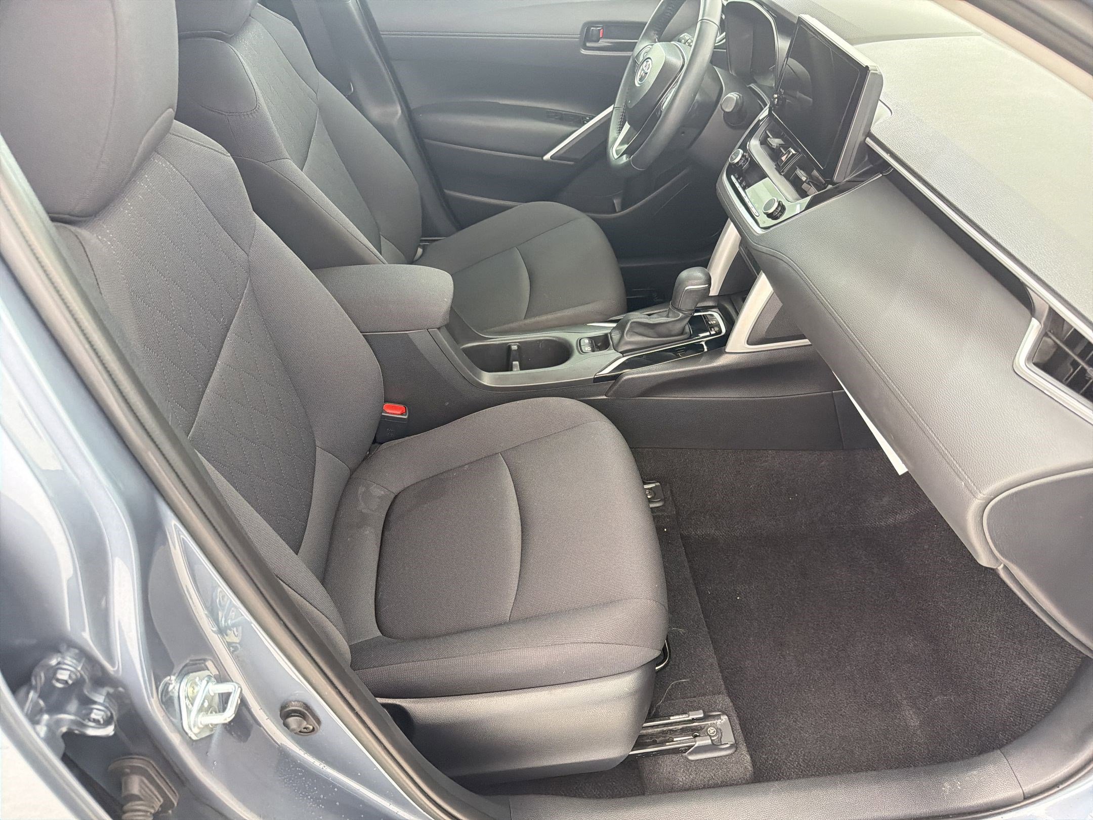 Used 2024 Toyota Corolla Cross LE AWD/4WD image 28