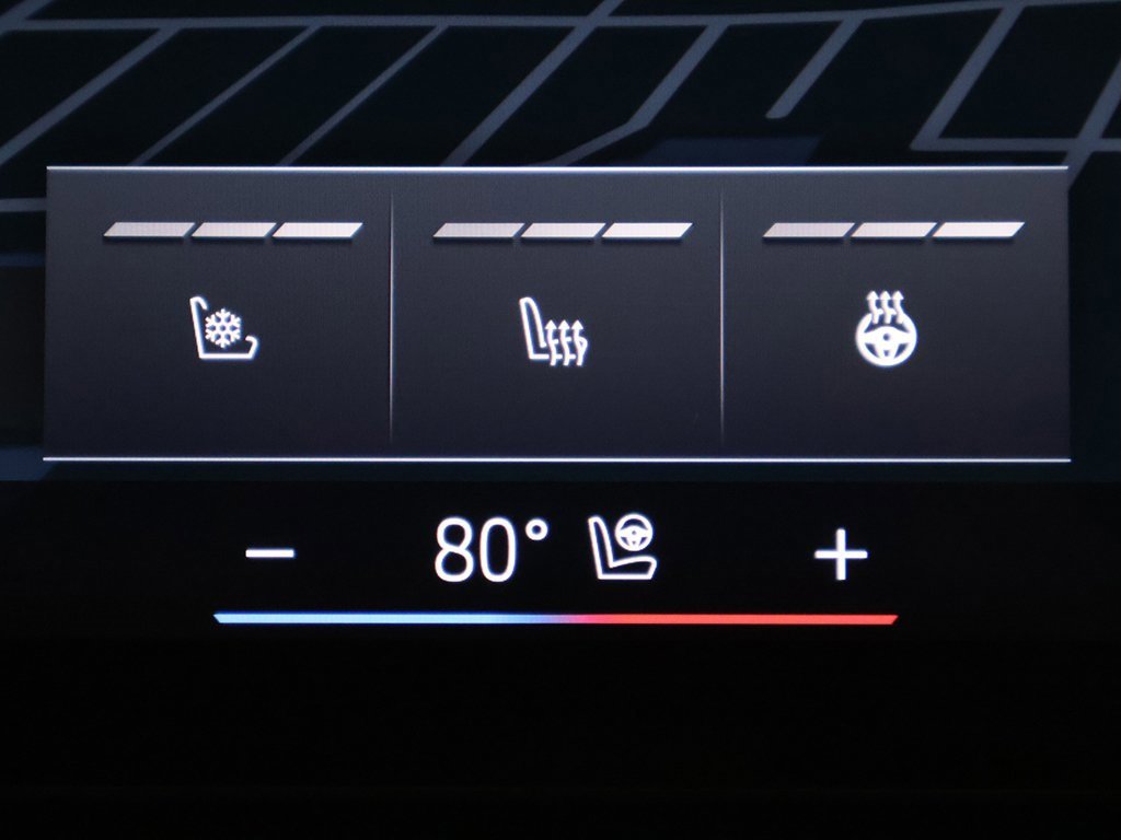 Used 2025 BMW i7 xDrive60 w/ Premium Package image 49