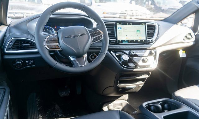 New 2026 Chrysler Pacifica Select image 12