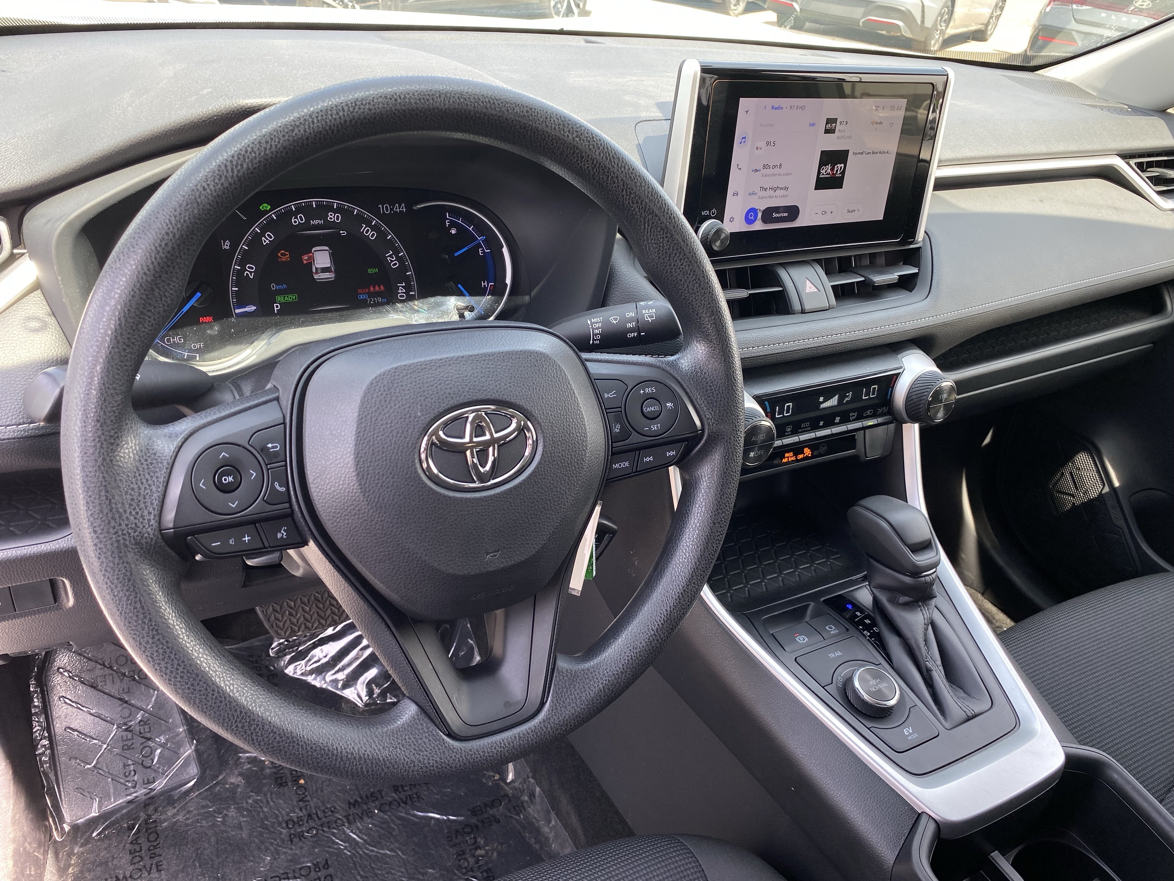 Used 2023 Toyota RAV4 LE AWD/4WD image 18