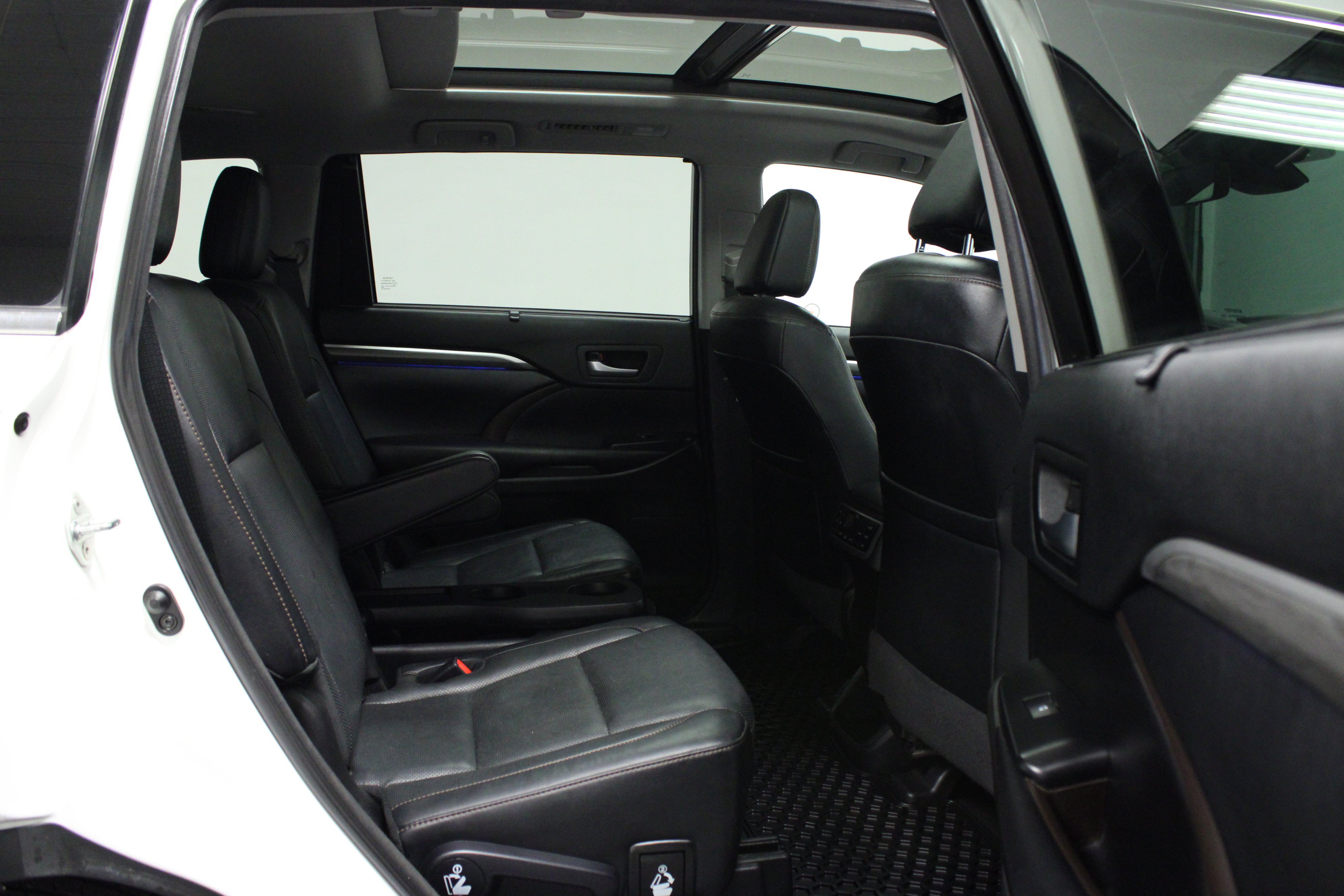 Used 2018 Toyota Highlander Limited AWD/4WD image 16