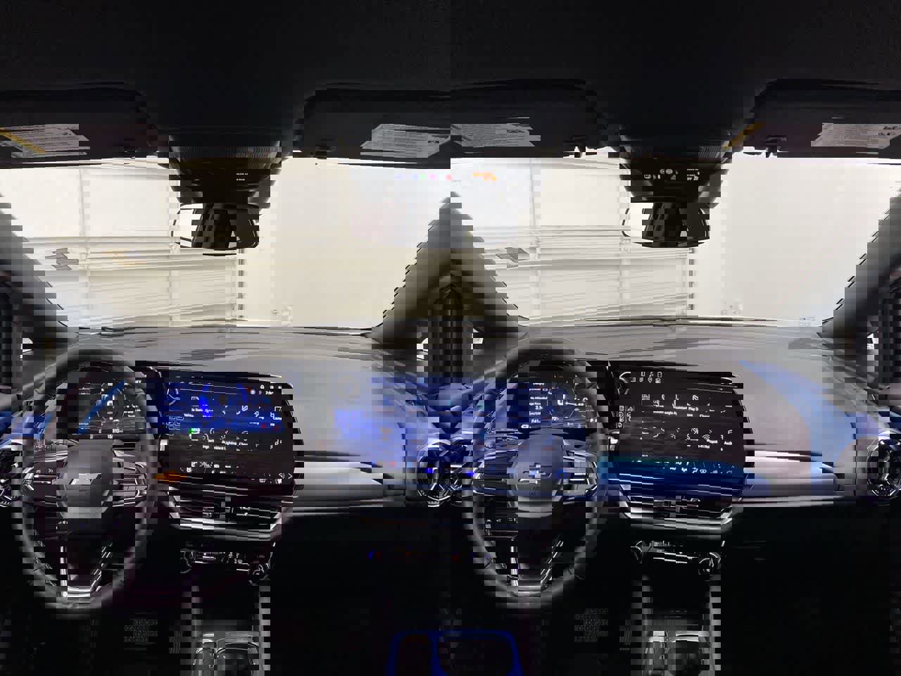 Used 2025 Chevrolet Equinox EV LT w/ Convenience Package image 12