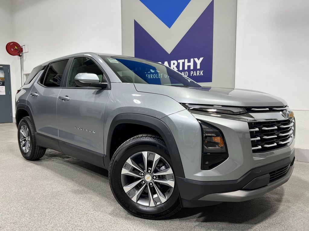 Used 2025 Chevrolet Equinox LT image 2