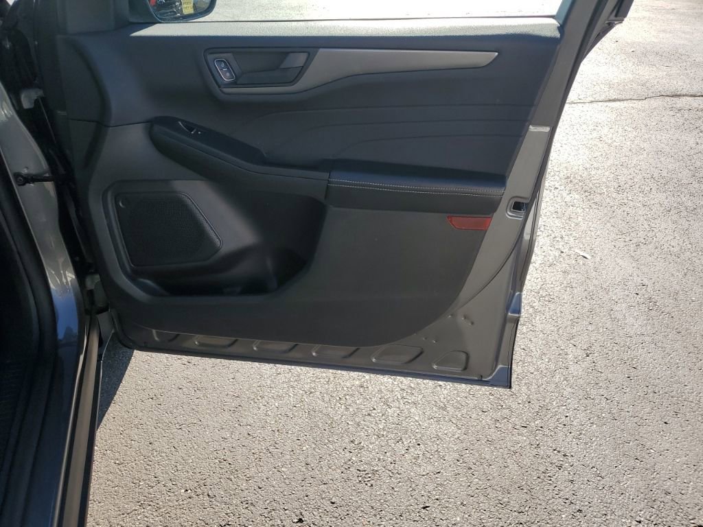 Used 2025 Ford Escape Active image 31