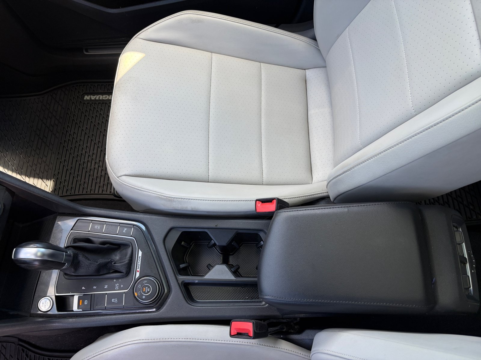 Used 2018 Volkswagen Tiguan SEL w/ R-Line Package AWD/4WD image 27
