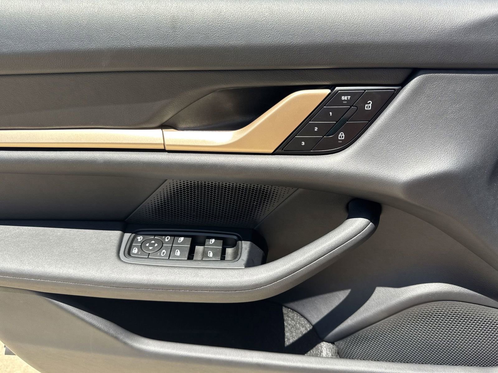 New 2025 Porsche Taycan 4S image 25