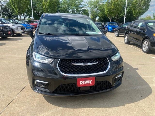 Certified 2023 Chrysler Pacifica Touring-L FWD image 2