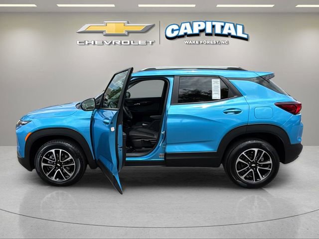 Used 2025 Chevrolet TrailBlazer LT w/ Driver Confidence Package AWD/4WD image 9