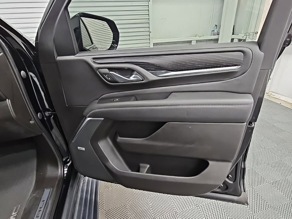 Used 2021 GMC Yukon XL Denali w/ Denali Premium Package image 47