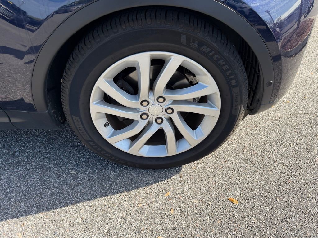 Used 2018 Land Rover Discovery HSE image 4