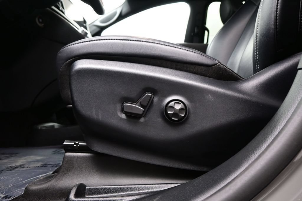Used 2025 Chrysler Pacifica Select FWD image 17