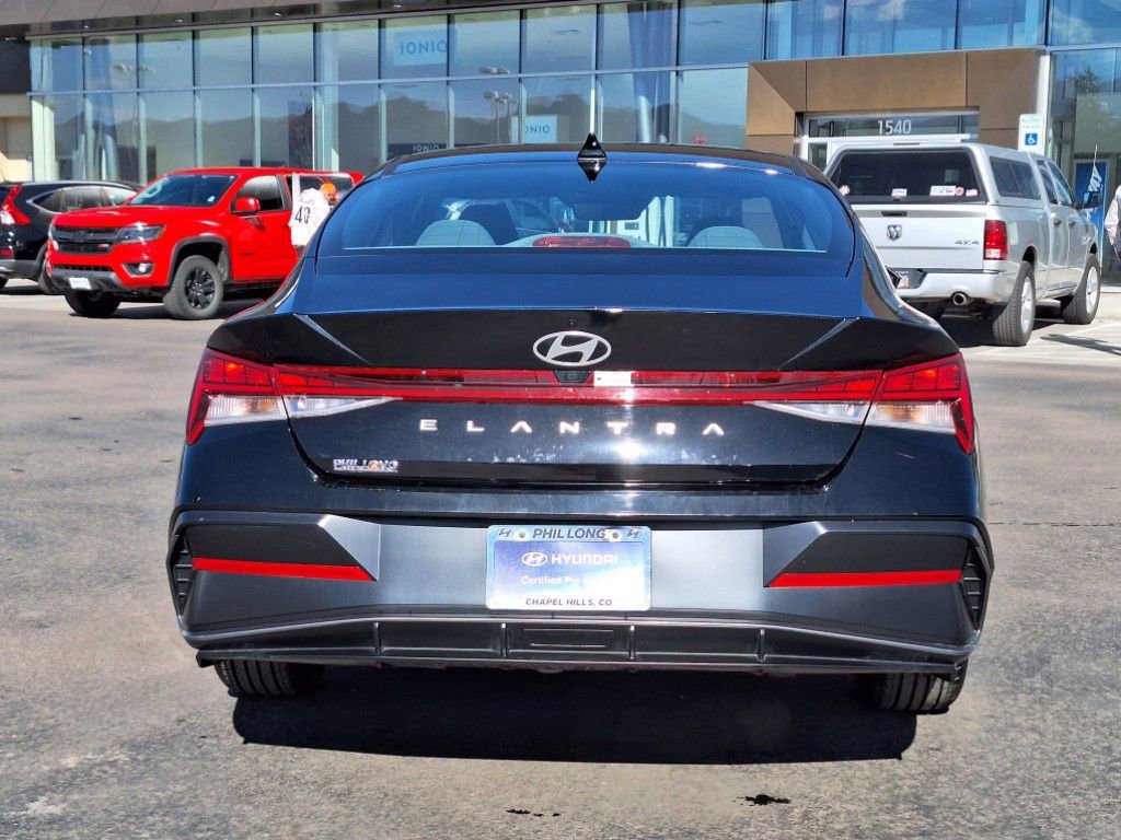 Used 2024 Hyundai Elantra SEL w/ Convenience Package image 4