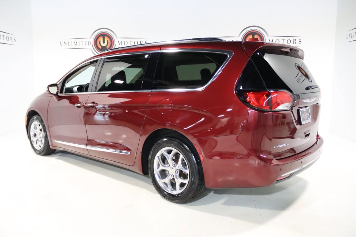 Used 2018 Chrysler Pacifica Limited FWD image 3