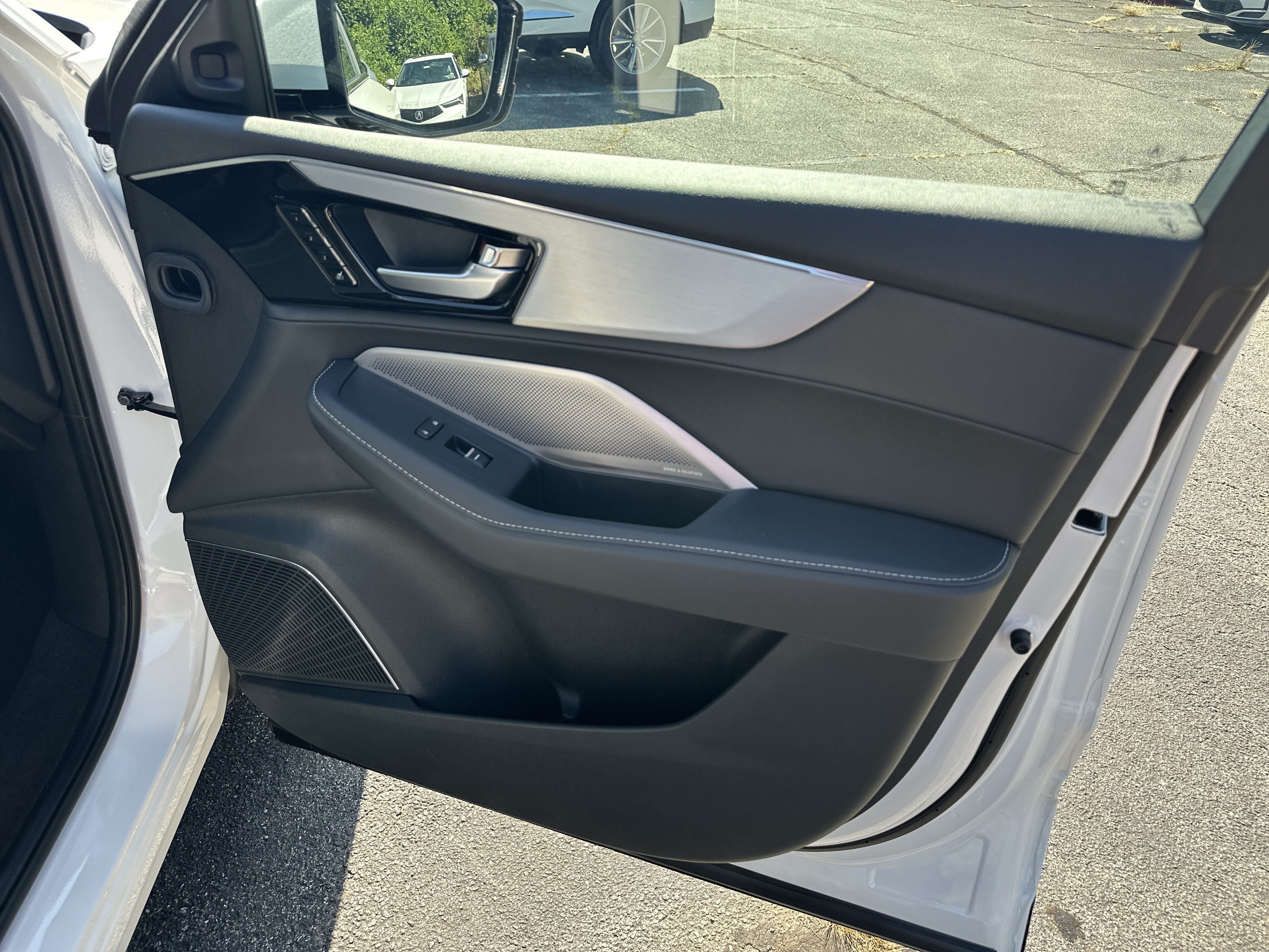 Certified 2026 Acura MDX w/ Technology Package FWD image 16