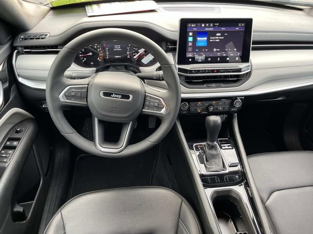 Used 2025 Jeep Compass Limited image 12