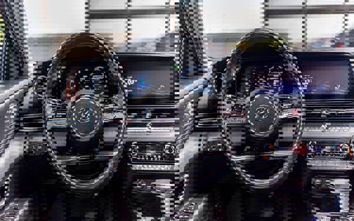 Used 2023 Hyundai Elantra Limited image 9