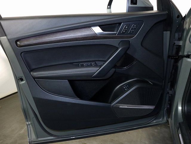 Used 2025 Audi Q5 e Premium Plus w/ Premium Plus Package image 26