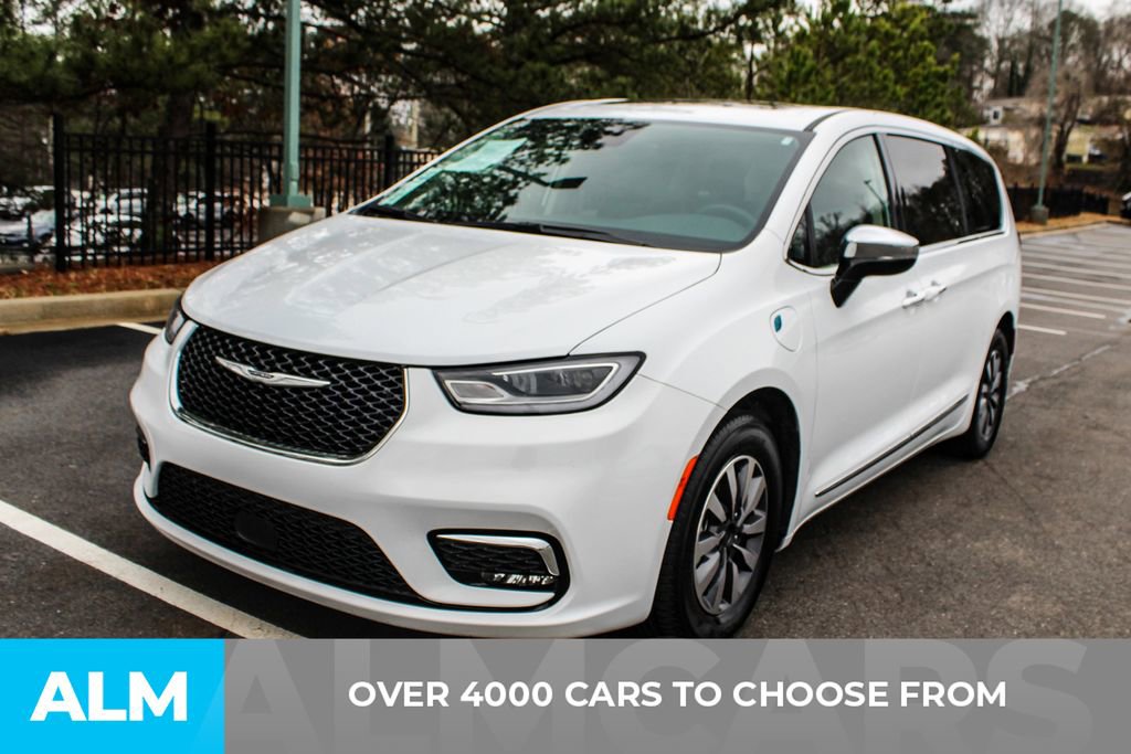 Used 2023 Chrysler Pacifica Limited image 3