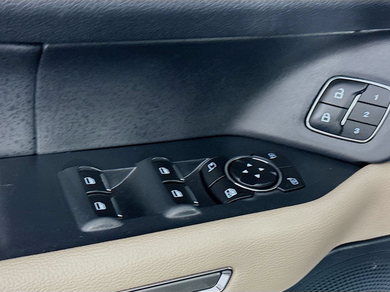 Used 2022 Ford Expedition XLT AWD/4WD image 18