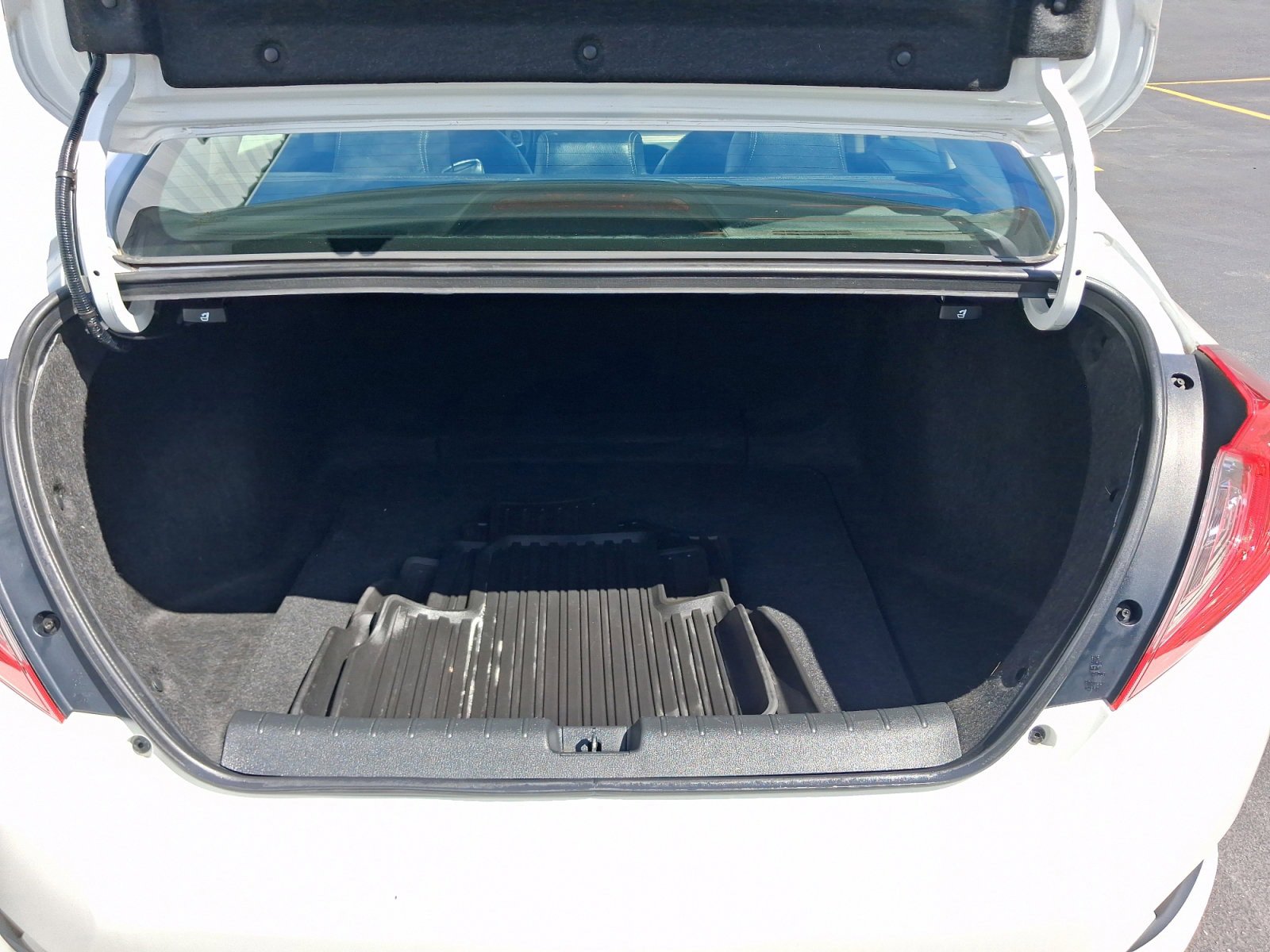 Used 2019 Honda Civic Touring image 25