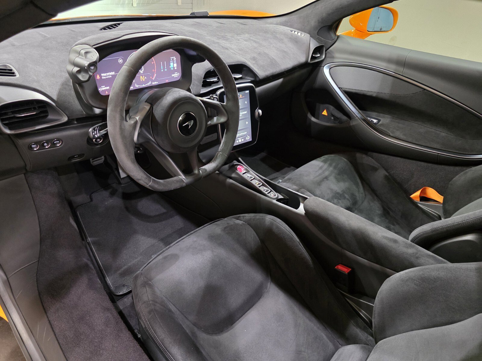 Used 2023 McLaren Artura image 7