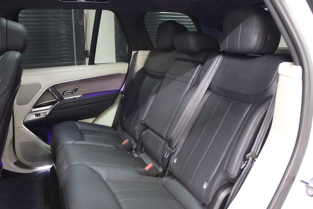 Certified 2023 Land Rover Range Rover SE image 38