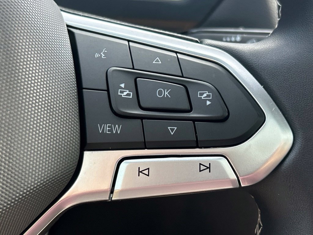 Certified 2023 Volkswagen Tiguan SE R-Line FWD image 28