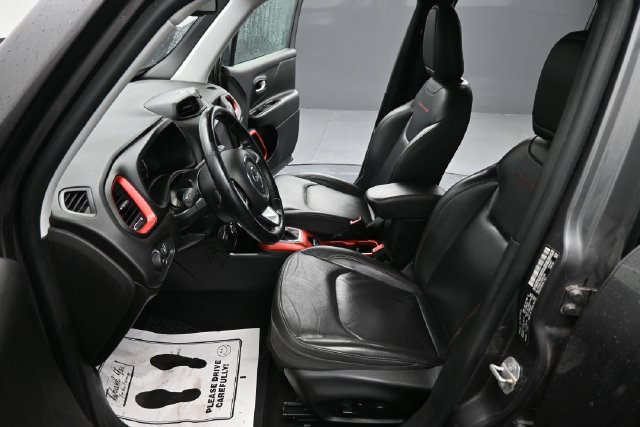 Used 2019 Jeep Renegade Trailhawk AWD/4WD image 12