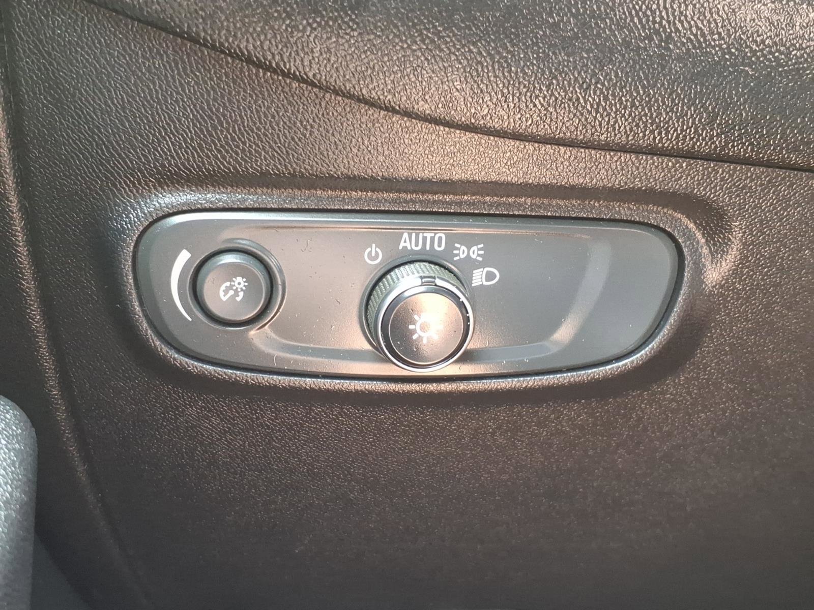 Used 2019 Chevrolet Equinox LT AWD/4WD image 12