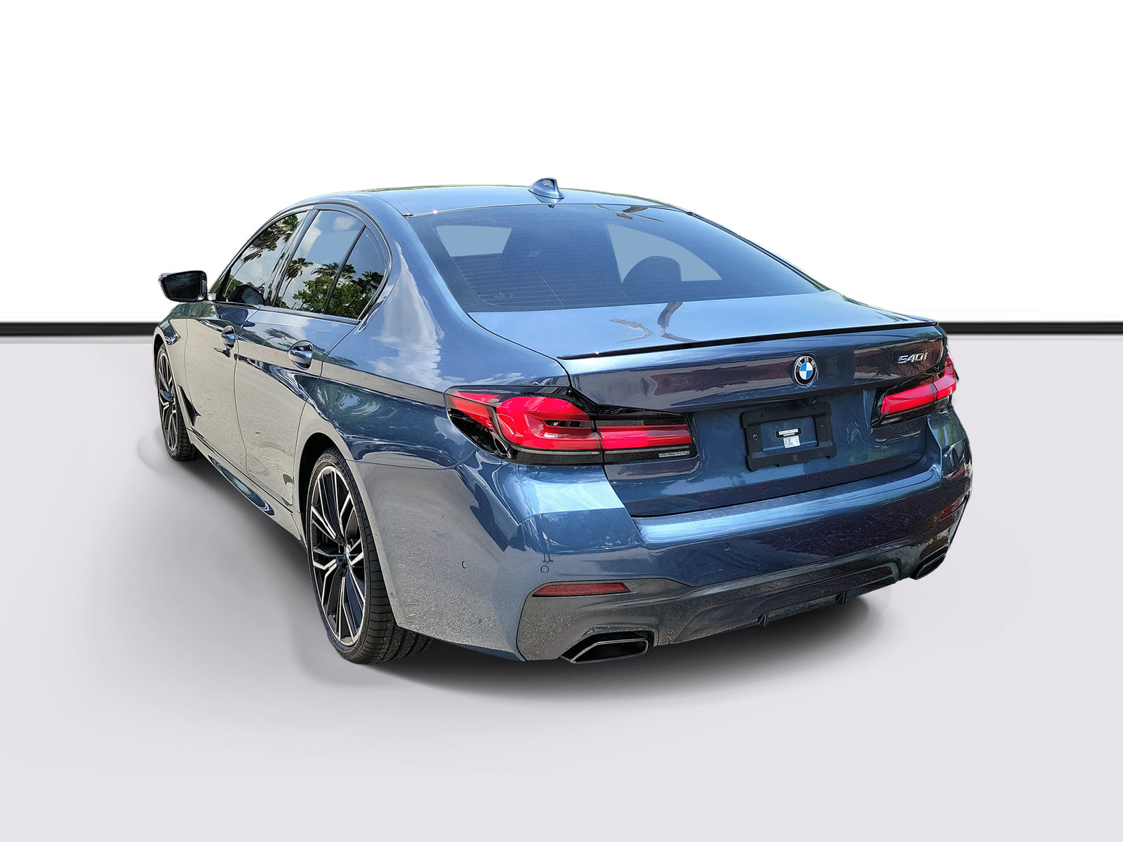 Used 2023 BMW 540i w/ M Sport Package RWD image 3