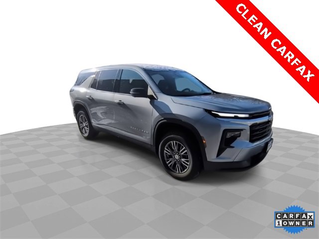 Used 2024 Chevrolet Traverse LS image 2