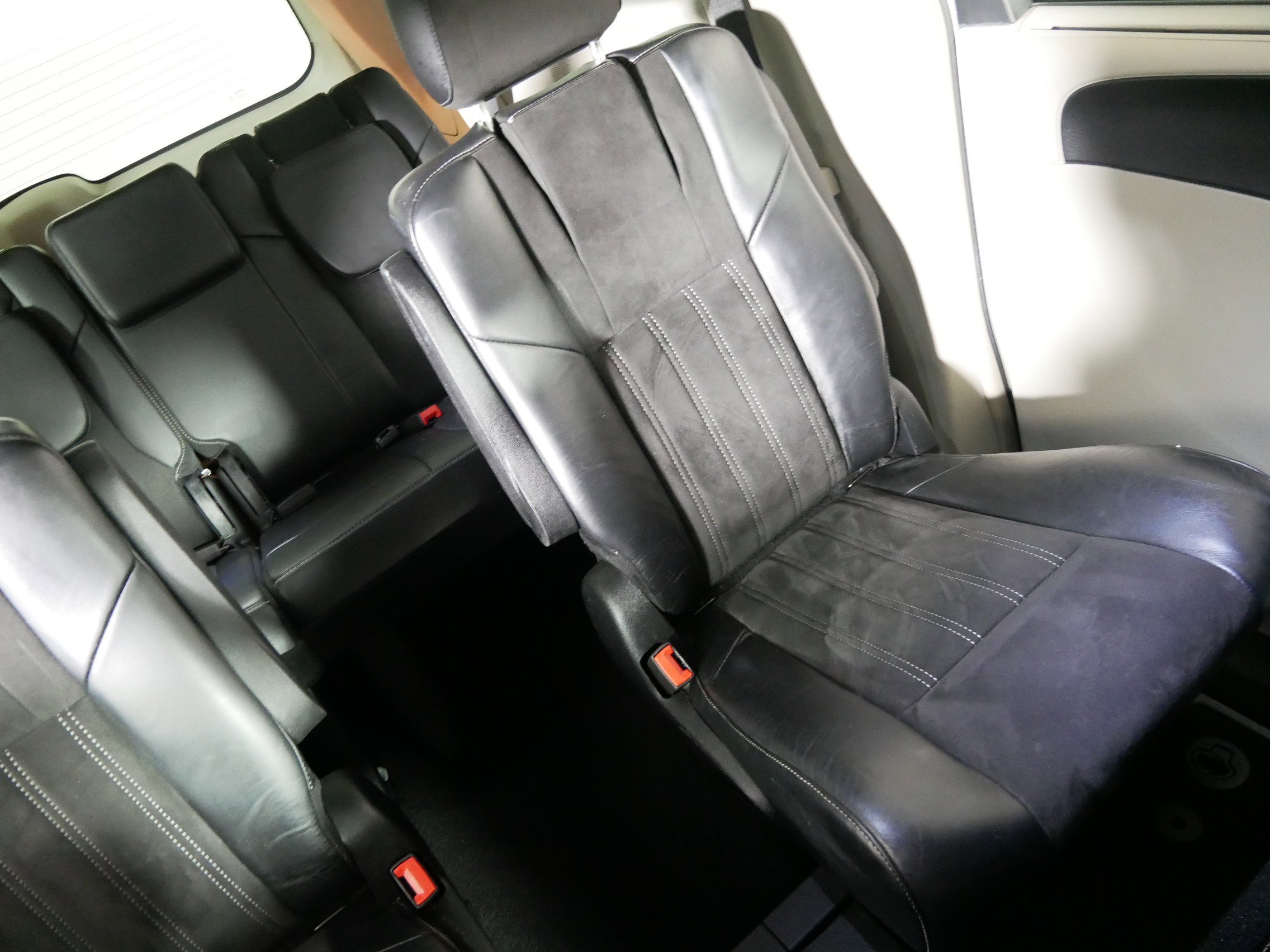 Used 2014 Chrysler Town & Country Touring-L image 14