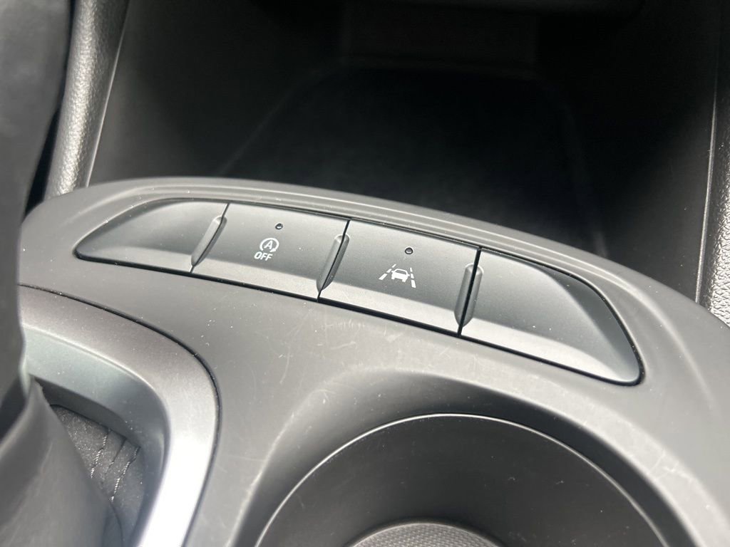 Certified 2025 Buick Envista Preferred image 32