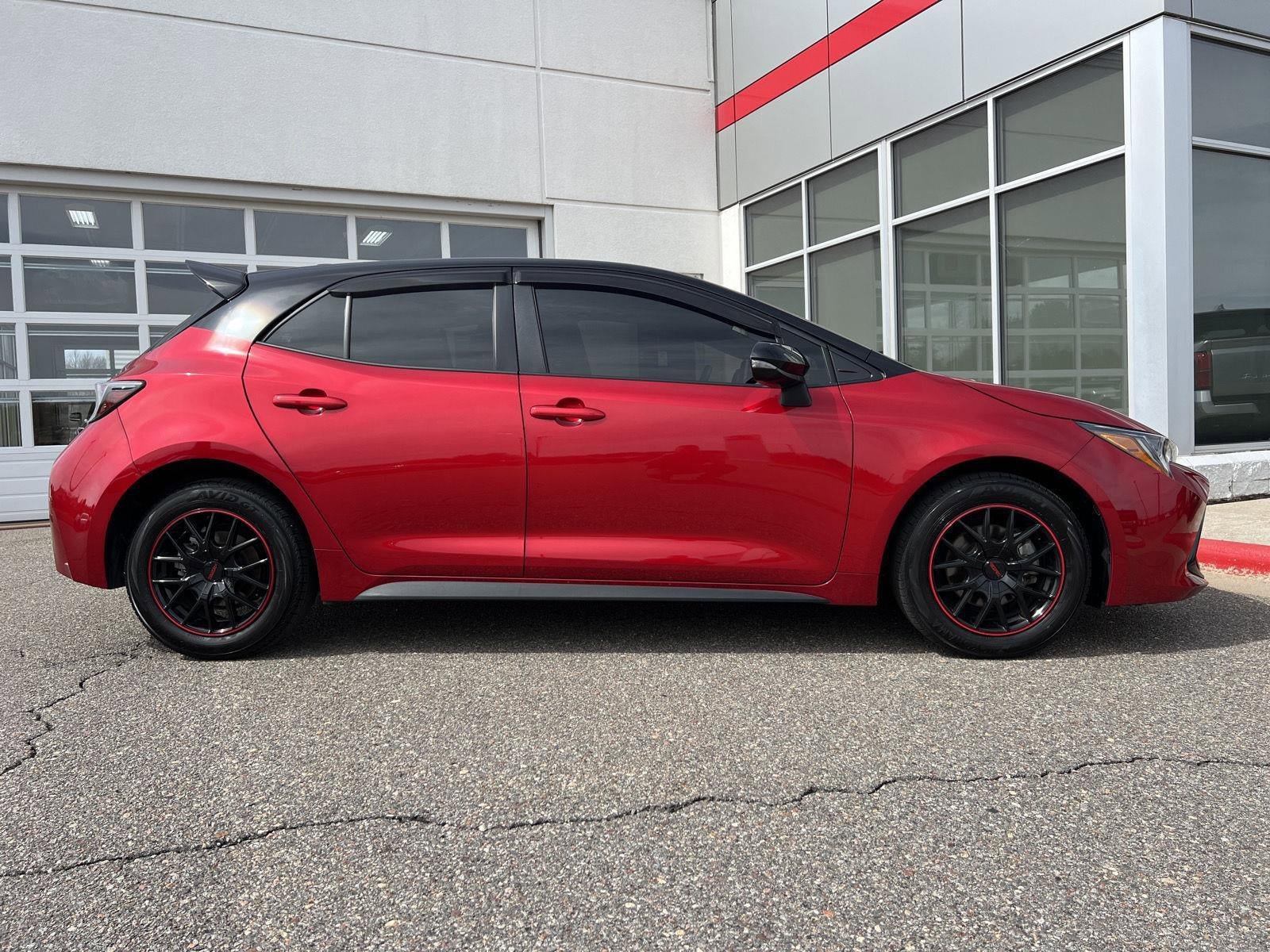 Used 2022 Toyota Corolla SE w/ SE Preferred Package FWD image 27