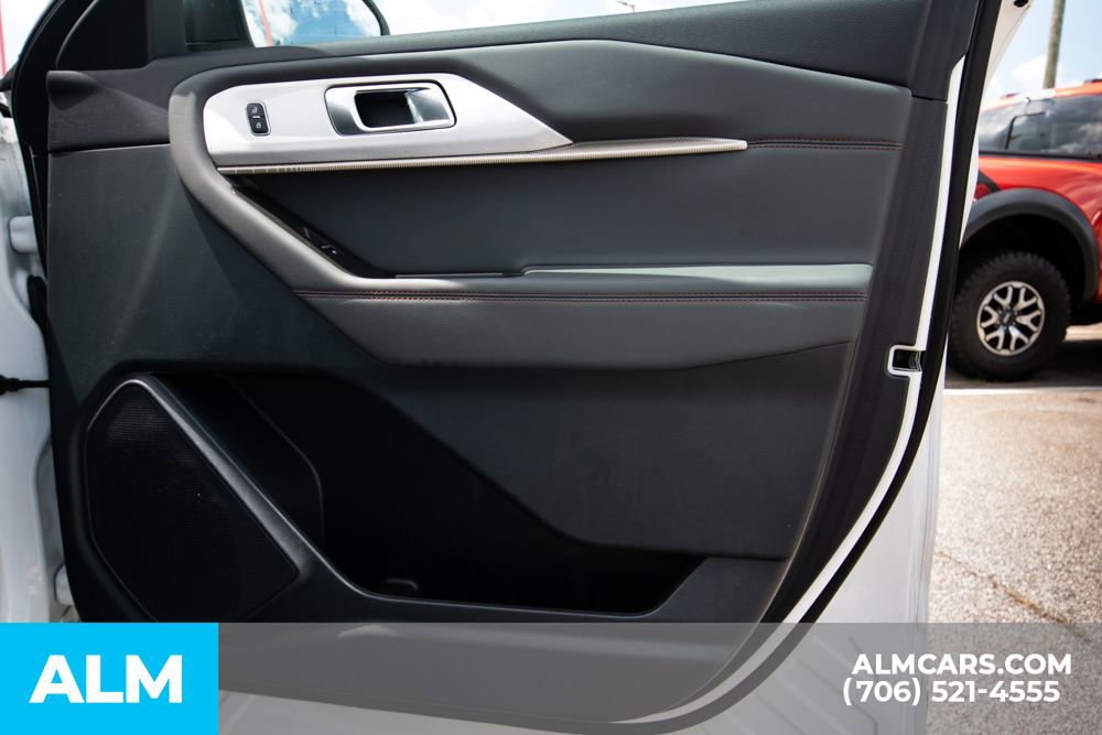 Used 2025 Ford Explorer Active image 31