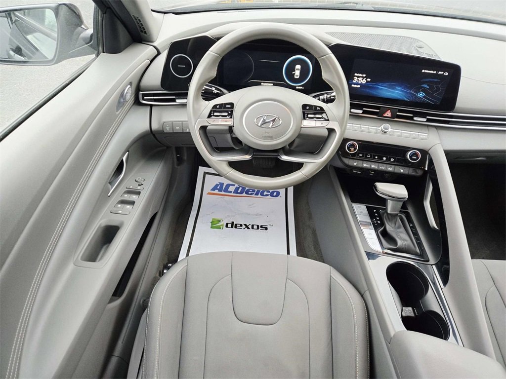 Used 2023 Hyundai Elantra SEL w/ Convenience Package image 10