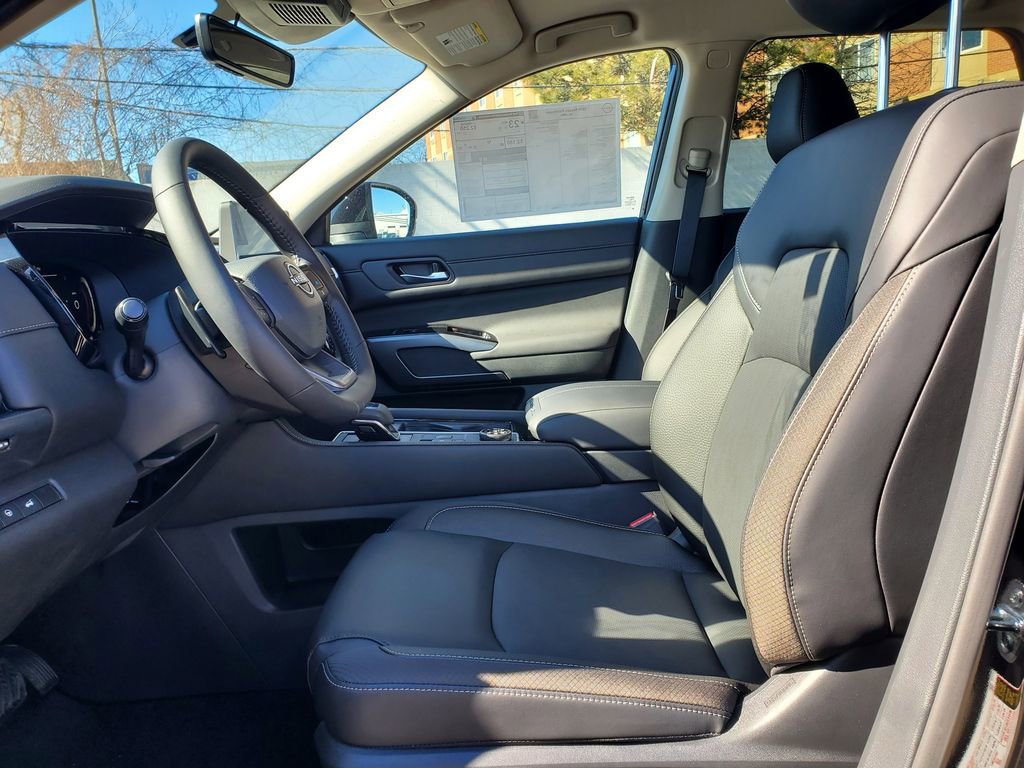 New 2026 Nissan Pathfinder SL image 17