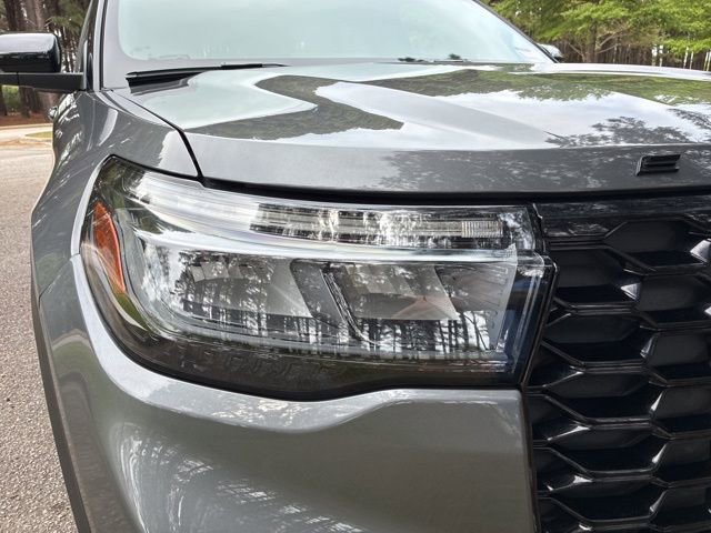 Used 2025 Ford Explorer ST-Line AWD/4WD image 9