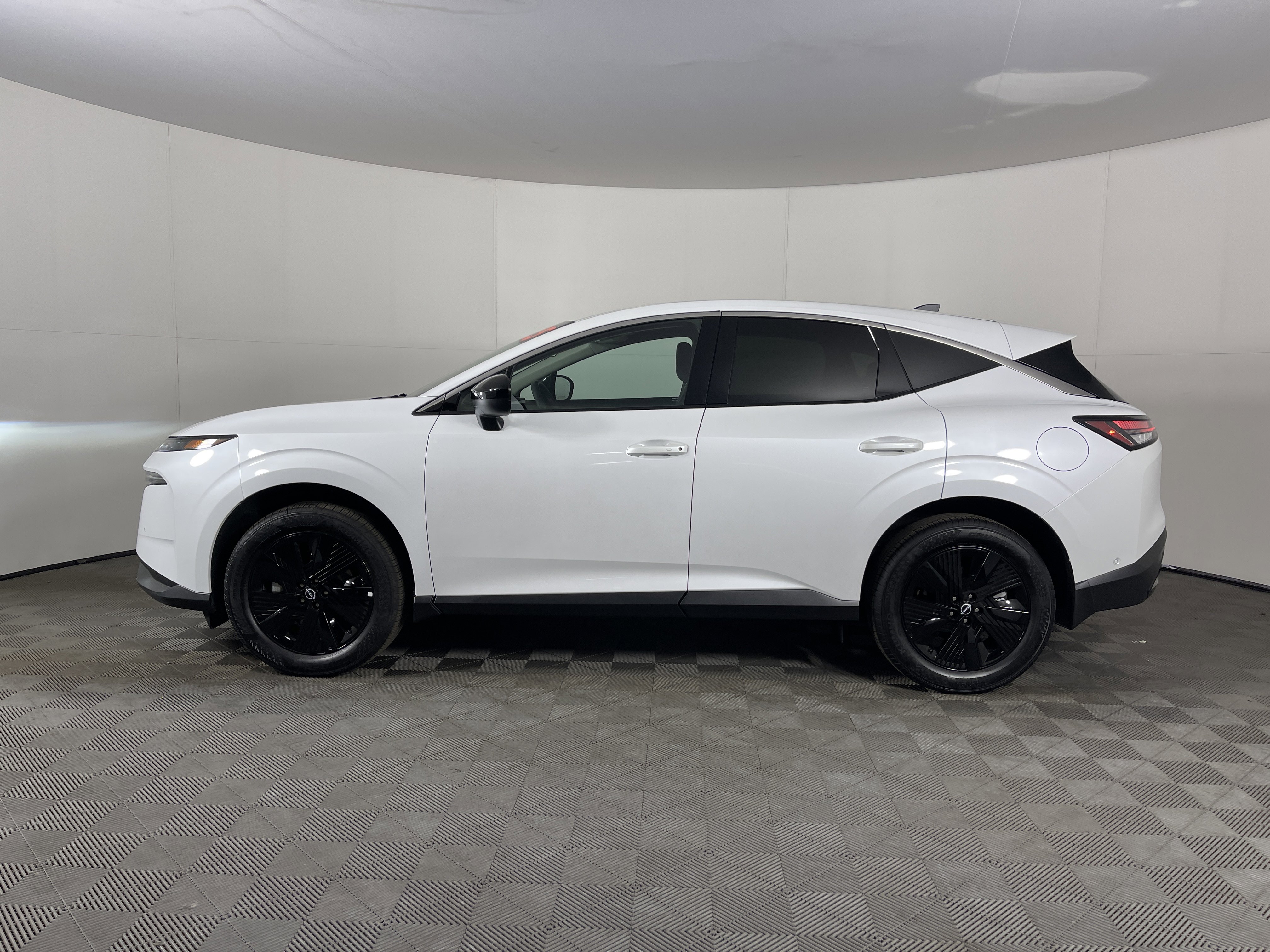 Used 2025 Nissan Murano SV image 3