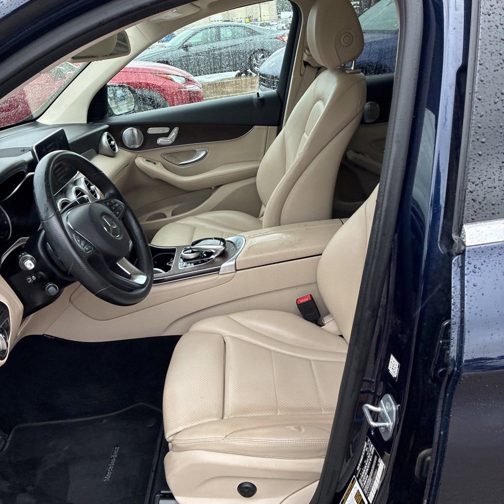 Used 2019 Mercedes-Benz GLC 350e 4MATIC image 3