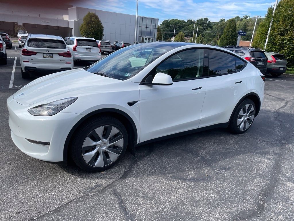 Used 2023 Tesla Model Y Long Range AWD/4WD image 2