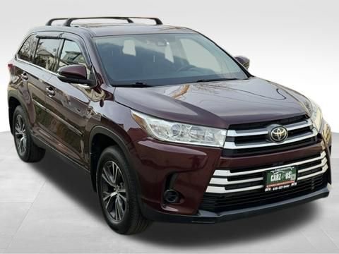 Used 2019 Toyota Highlander LE AWD/4WD image 3