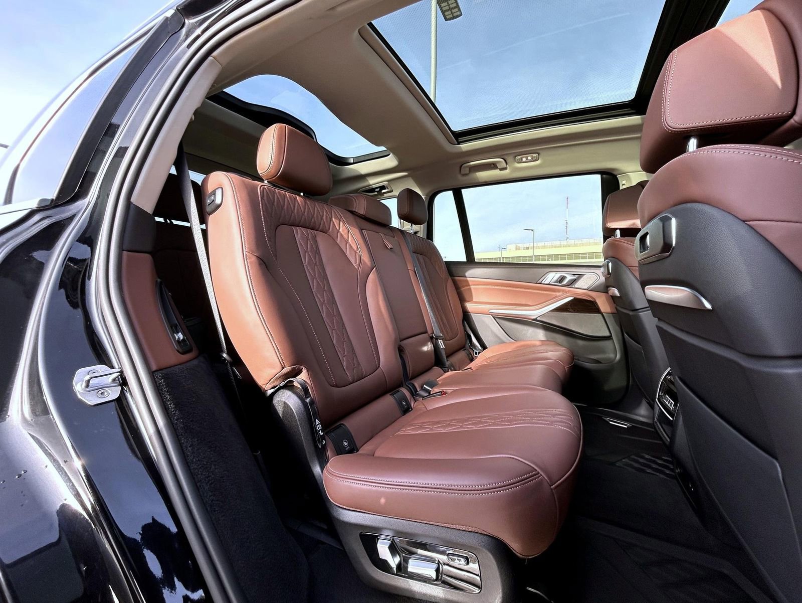 Used 2023 BMW X7 xDrive40i w/ Executive Package image 18