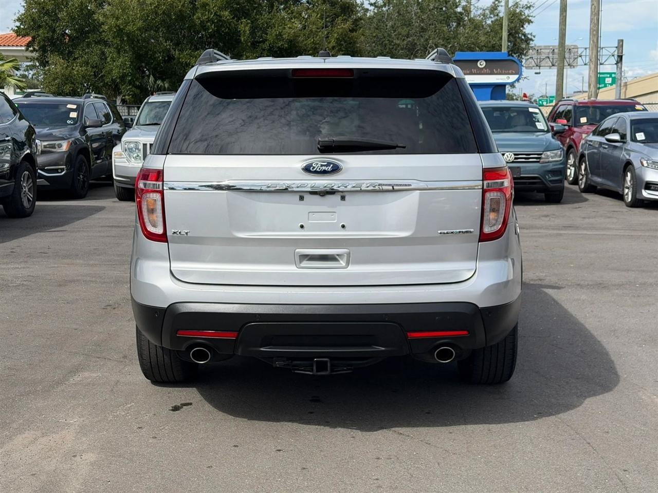 Used 2015 Ford Explorer XLT w/ Equipment Group 202B FWD image 9