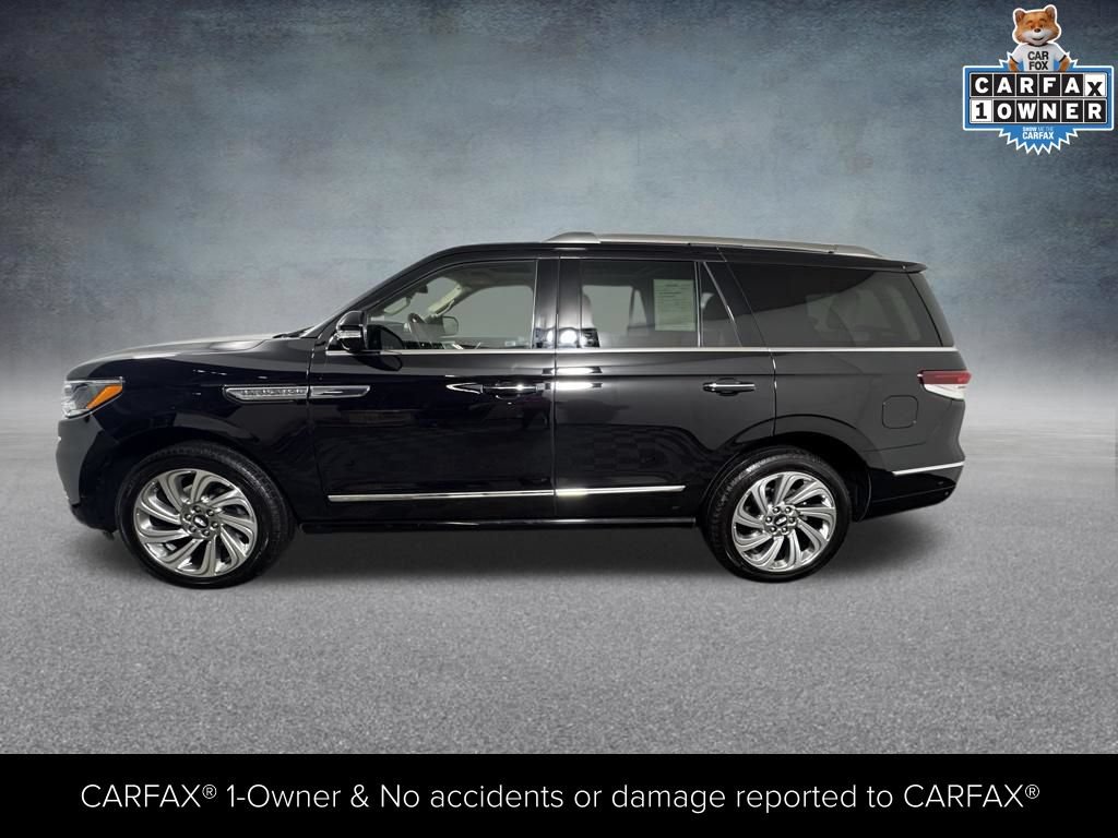 Used 2024 Lincoln Navigator Reserve AWD/4WD image 3
