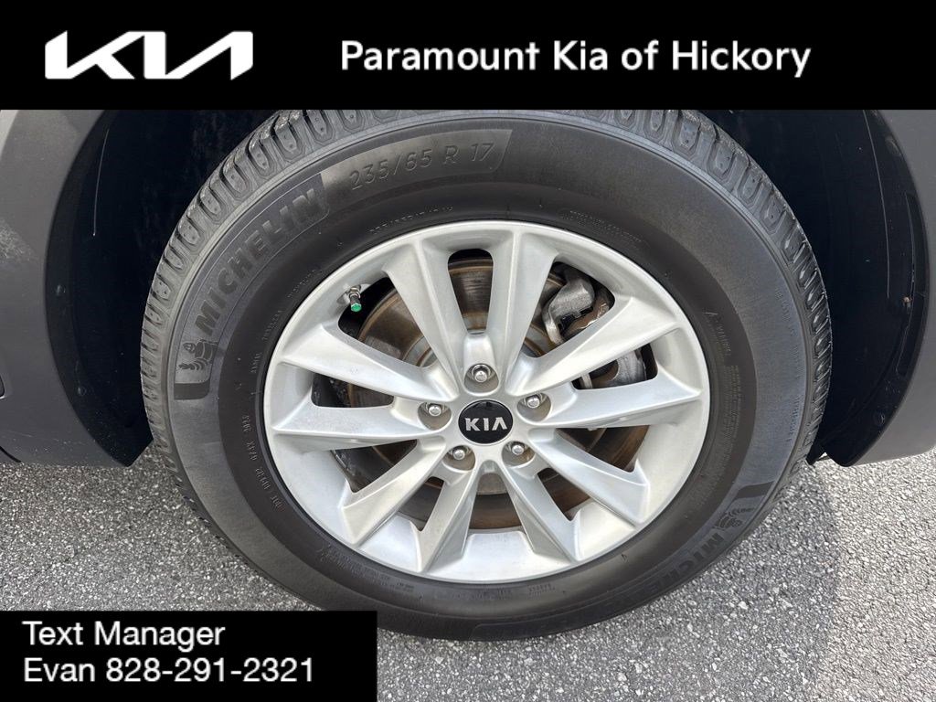 Used 2019 Kia Sorento LX image 9