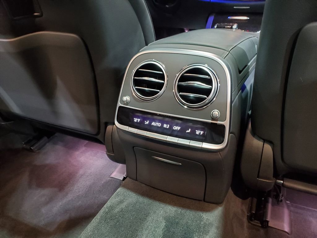 Used 2018 Mercedes-Benz S 560 4MATIC Sedan image 25