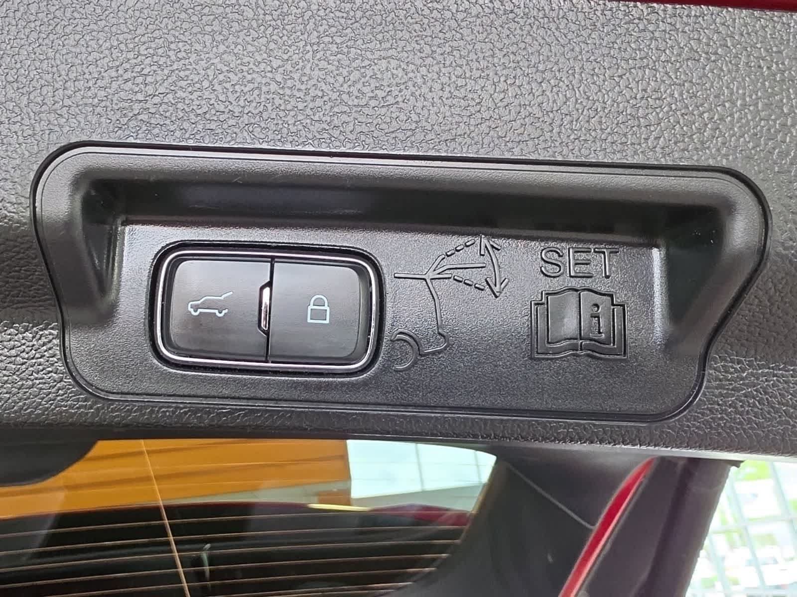 Used 2023 Ford Explorer XLT w/ Equipment Group 202A AWD/4WD image 32