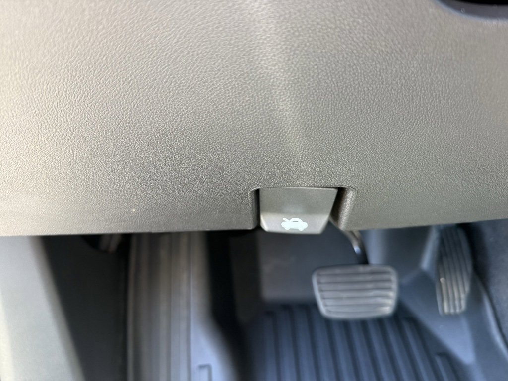 Used 2024 Chevrolet Colorado Trail Boss w/ Technology Package image 16